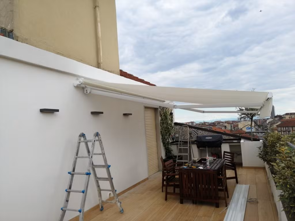 tenda da sole a bracci motorizzata Torino
